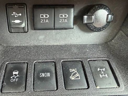 Used 2018 Toyota Highlander XLE AWD/4WD image 23