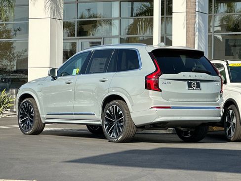 New 2026 Volvo XC90 T8 Ultra w/ Lounge Package image 3