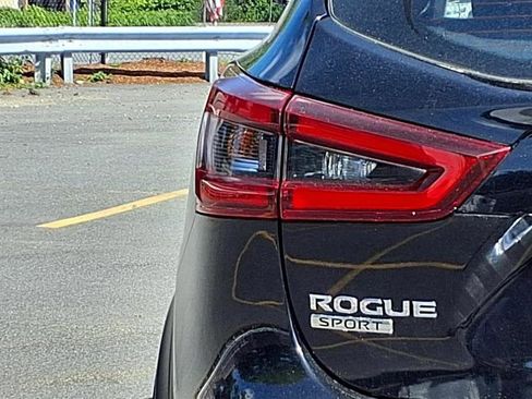 Used 2020 Nissan Rogue Sport S image 6