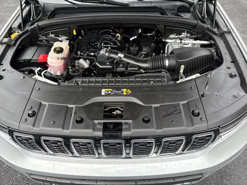 Used 2023 Jeep Grand Cherokee L Limited AWD/4WD image 24
