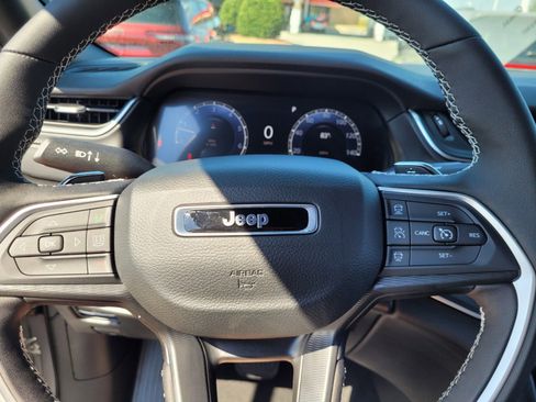 New 2025 Jeep Grand Cherokee Altitude image 20