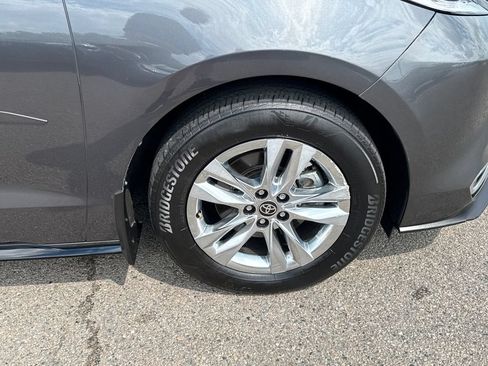 Used 2025 Toyota Sienna Limited AWD/4WD image 42