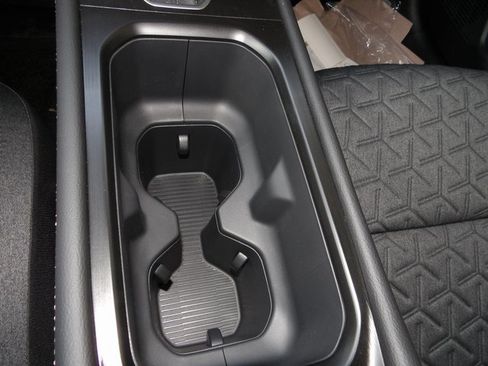 Used 2025 Nissan Kicks SV w/ SV Premium Package image 19