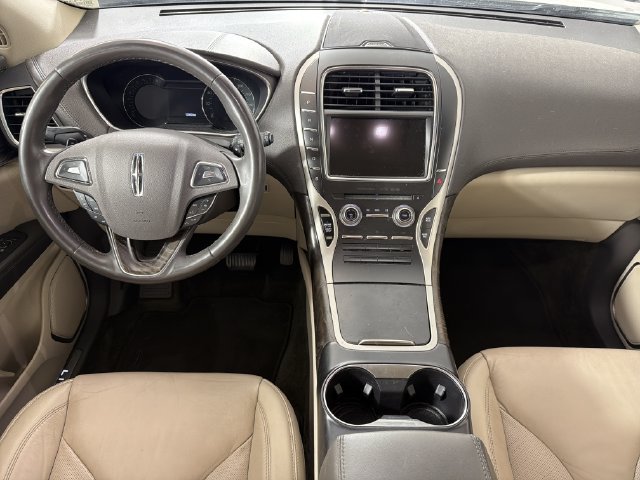 Used 2017 Lincoln MKX Select w/ Select Plus Package FWD image 2