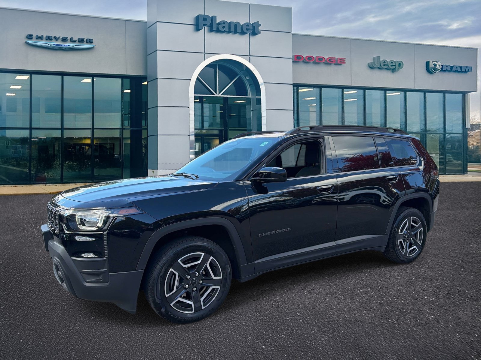 Used 2026 Jeep Cherokee Laredo AWD/4WD image 4