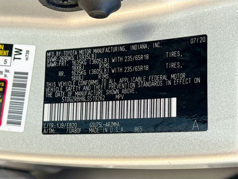 Used 2020 Toyota Highlander XLE image 26