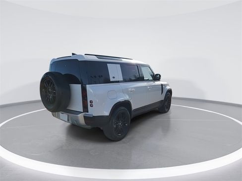 Used 2024 Land Rover Defender 110 S image 8
