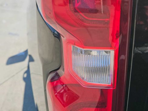 Used 2021 Chevrolet Silverado 1500 Custom image 12