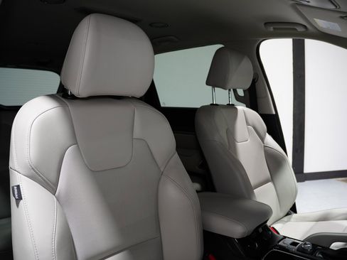 Used 2023 Kia Telluride S image 13