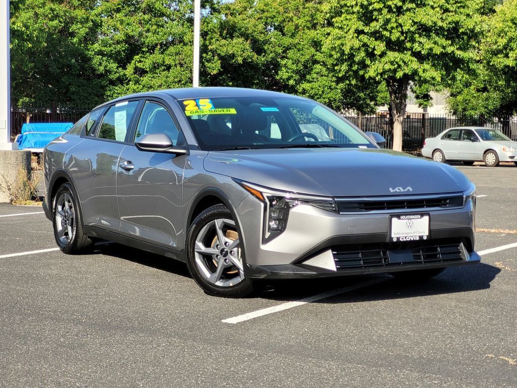 Used 2025 Kia K4 FWD image 2