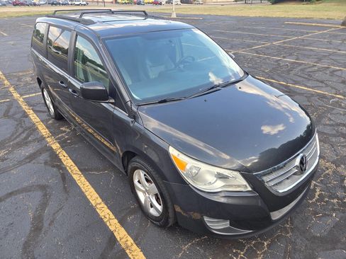 Used 2011 Volkswagen Routan SEL image 14