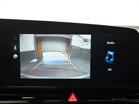 Used 2025 Hyundai Elantra SEL FWD image 21