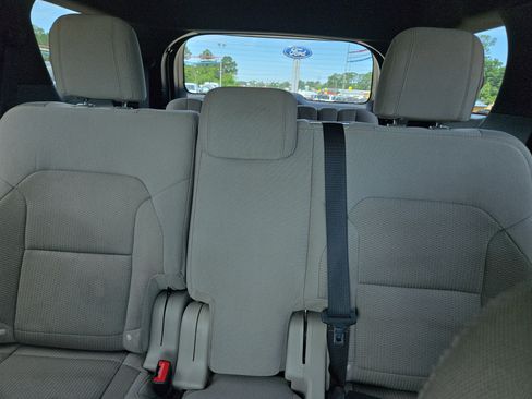 Used 2018 Ford Explorer XLT FWD image 17