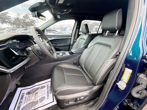 Used 2025 Jeep Wagoneer S Limited image 23