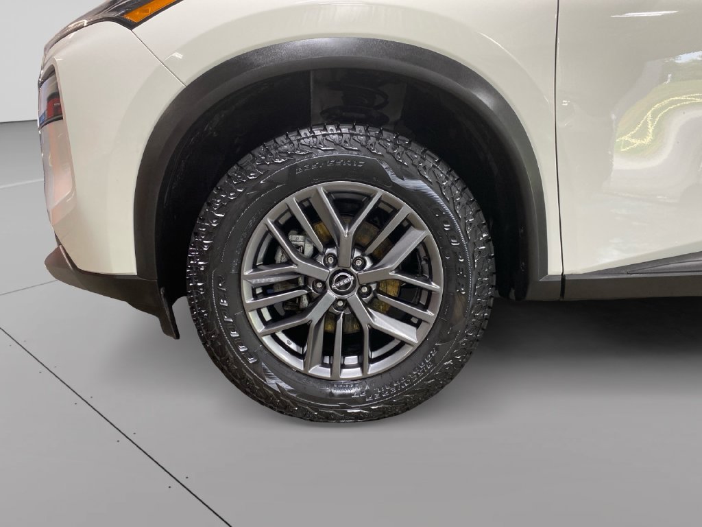 Used 2023 Nissan Rogue S AWD/4WD image 9
