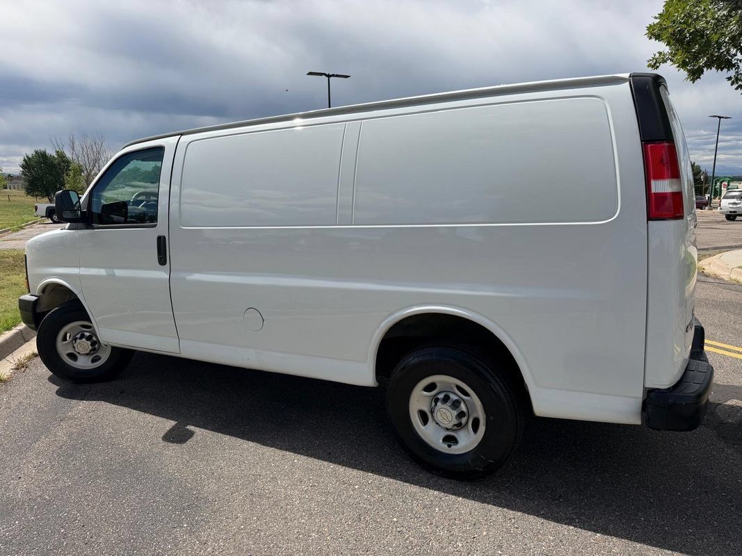 Used 2012 Chevrolet Express 3500 RWD image 2