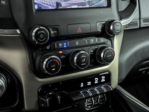 Used 2019 RAM 1500 Laramie AWD/4WD image 28