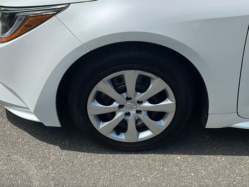 Used 2024 Toyota Corolla LE FWD image 9