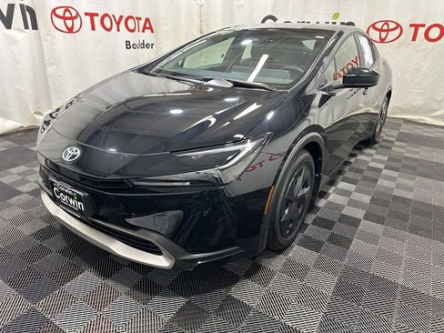 Used 2025 Toyota Prius Plug-In Hybrid image 3