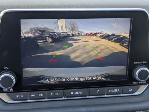 Used 2025 Nissan Rogue S image 18