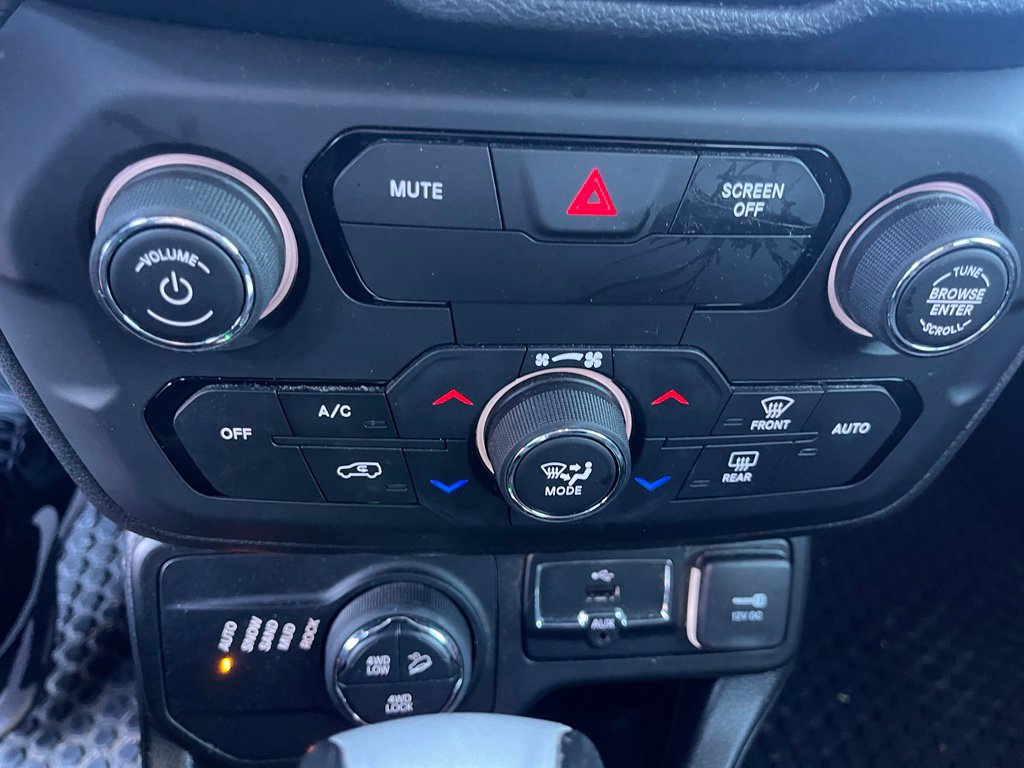 Used 2018 Jeep Renegade Trailhawk w/ Cold Weather Group II AWD/4WD image 16
