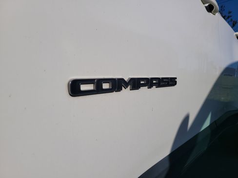 Used 2018 Jeep Compass Latitude w/ Popular Equipment Group image 9