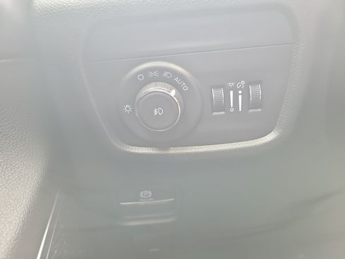 Used 2024 Jeep Grand Cherokee Overland w/ Luxury Tech Group IV AWD/4WD image 28