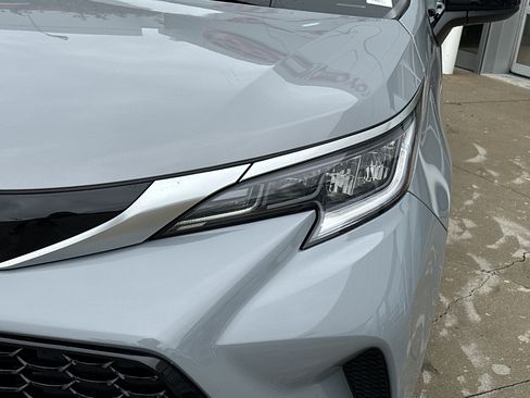 Used 2024 Toyota Sienna XSE w/ XSE Plus Package FWD image 11