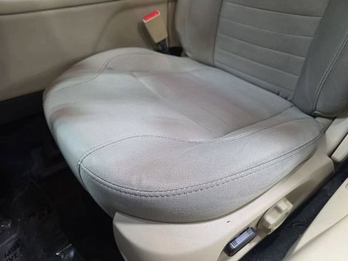 Used 2017 Ford Taurus SE FWD image 26