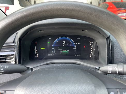 Used 2025 Toyota Camry LE image 39