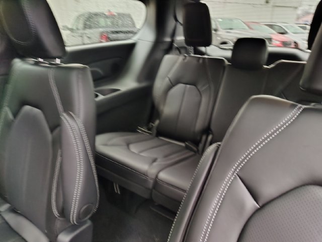 New 2026 Chrysler Pacifica Select AWD/4WD image 34