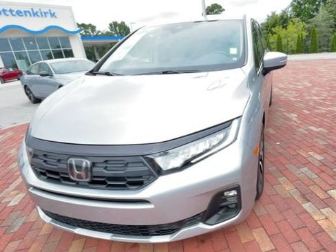 Certified 2025 Honda Odyssey EX-L image 4