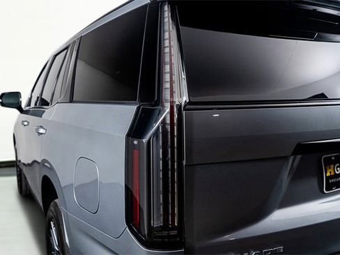 Used 2025 Cadillac Escalade Sport Platinum image 8