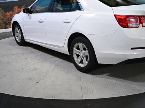 Used 2016 Chevrolet Malibu LT image 7