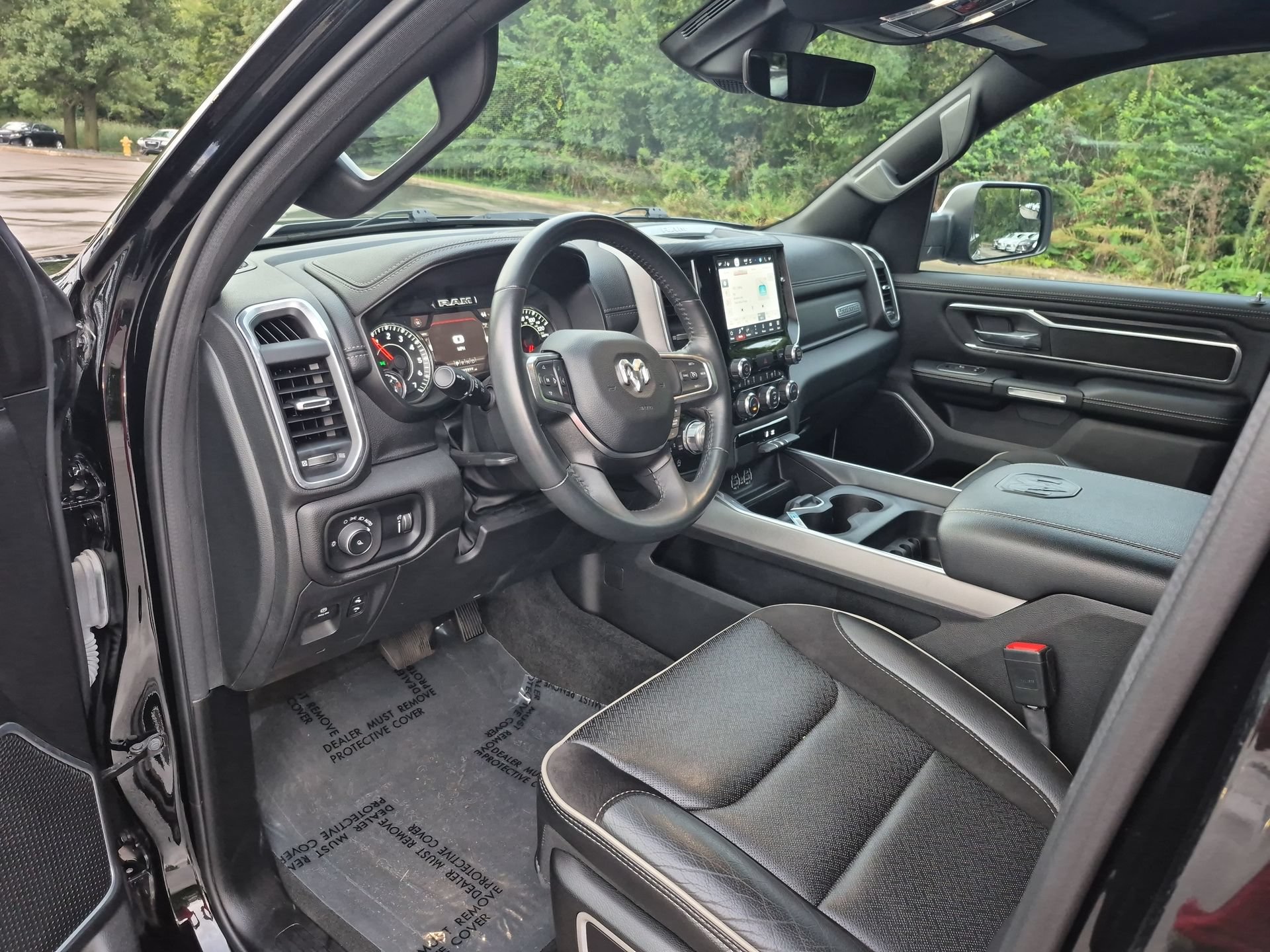 Used 2023 RAM 1500 Laramie AWD/4WD image 11