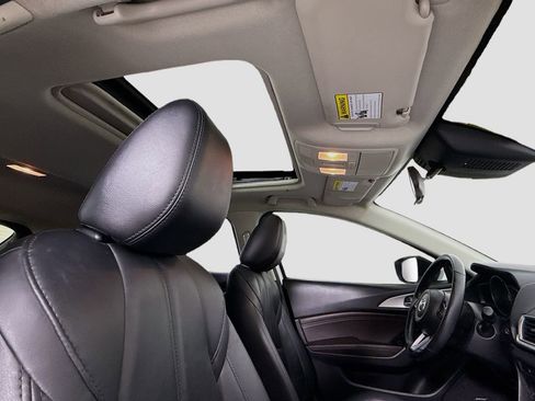 Used 2018 MAZDA MAZDA3 Touring image 18