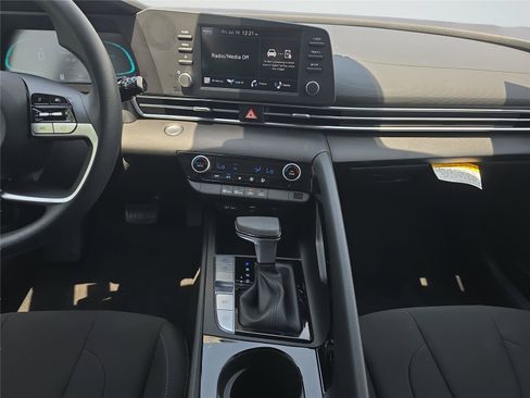 Certified 2026 Hyundai Elantra Hybrid FWD image 11