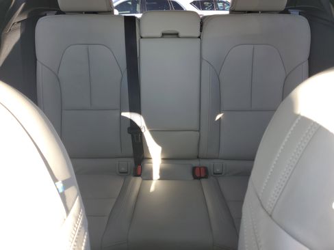 Used 2019 Volvo XC40 T5 Momentum image 20