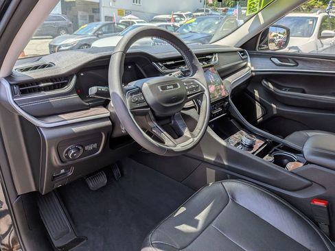 Used 2023 Jeep Grand Cherokee Limited w/ Luxury Tech Group II AWD/4WD image 13