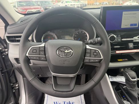 New 2026 Toyota Highlander XLE image 16