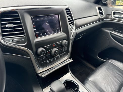 Used 2018 Jeep Grand Cherokee Limited AWD/4WD image 18