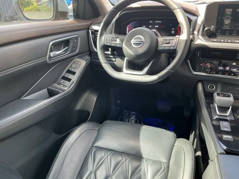 Used 2021 Nissan Rogue Platinum image 17