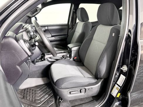 Used 2020 Toyota Tacoma TRD Off-Road w/ Technology Package AWD/4WD image 32