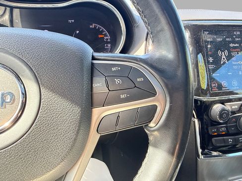 Used 2020 Jeep Grand Cherokee Overland AWD/4WD image 15