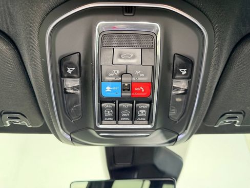 Used 2024 Jeep Wagoneer L 4WD w/ Premium Group I image 14