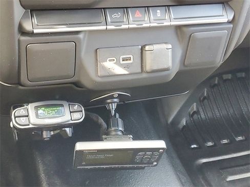 Used 2021 GMC Sierra 2500 4x4 Crew Cab w/ Convenience Package image 24