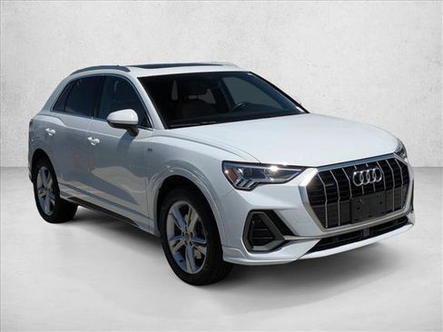 Used 2020 Audi Q3 2.0T Premium Plus w/ Premium Plus Package AWD/4WD image 3
