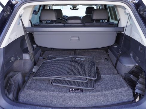 Used 2022 Volkswagen Tiguan SE image 9