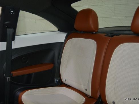 Used 2015 Volkswagen Beetle 1.8T Classic FWD image 20