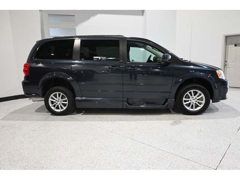 Used 2014 Dodge Grand Caravan SXT FWD image 5